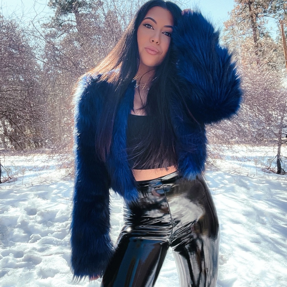 ELECTRIC BLUE & BLACK FAUX FUR COAT CROPPED JACKET FUZZY COAT MOB WIFE AESTHETIC